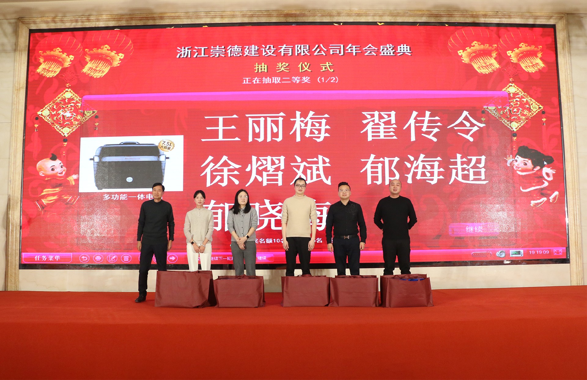 二等獎(jiǎng)陳金良頒.jpg